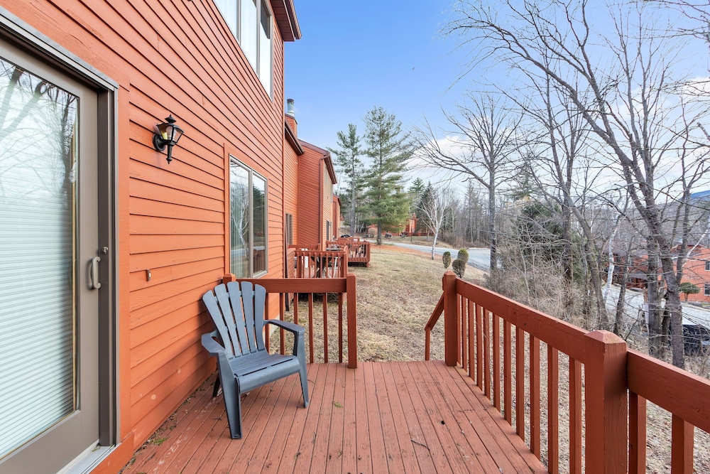 Powder Pass 11j - Cozy End Unit Retreat 3 Bedroom Townhouse by The Summit at Gore Mountain