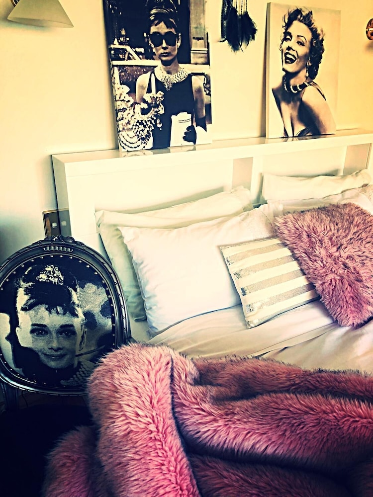 Breakfast at Tiffany's B&B