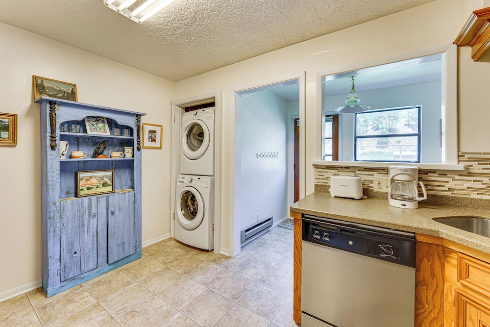 Bike, Hike & Ski: Creek-view Condo in Red River!