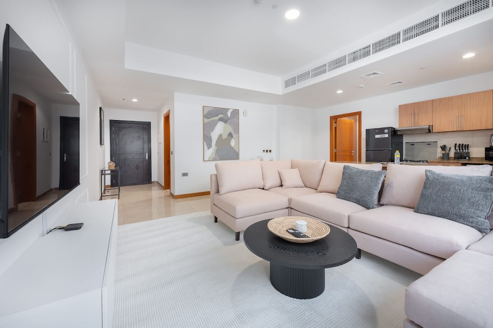 Spacious 1BR Haven for 2 in Al Barsha