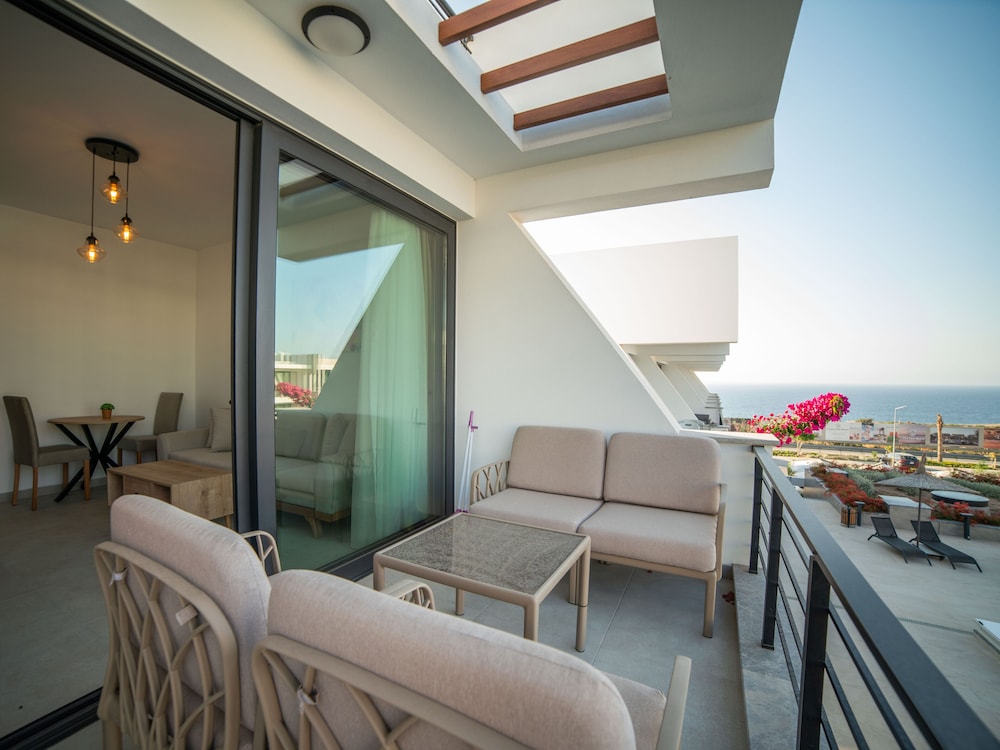 Superfresh Penthouse Studio Apartment With sea View