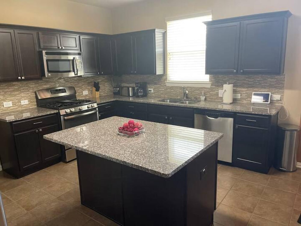 Luxury Stay - Near Houston Airport