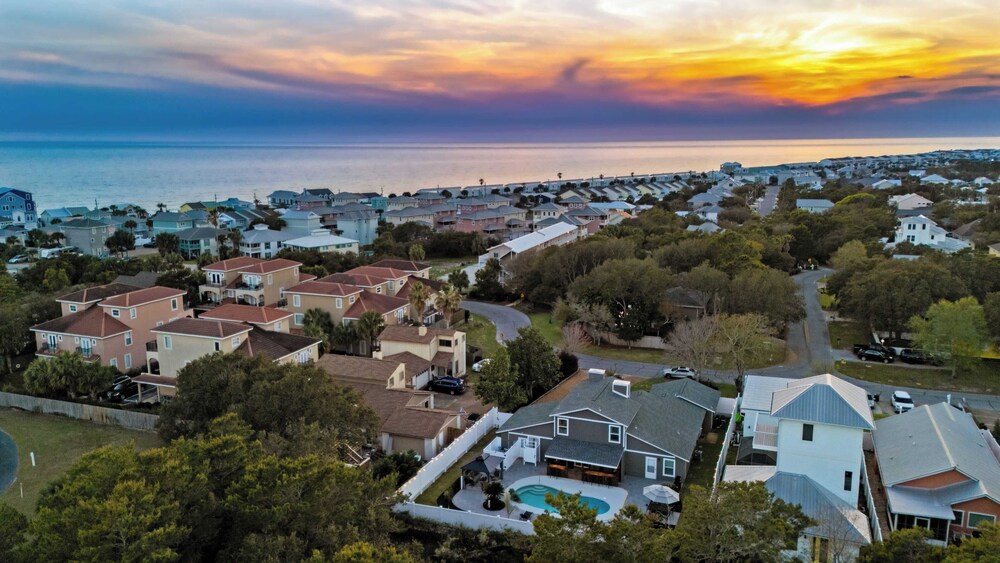 PCB Group-friendly Duplex w/ Pool, Backyard Lounge & 2 Kitchens