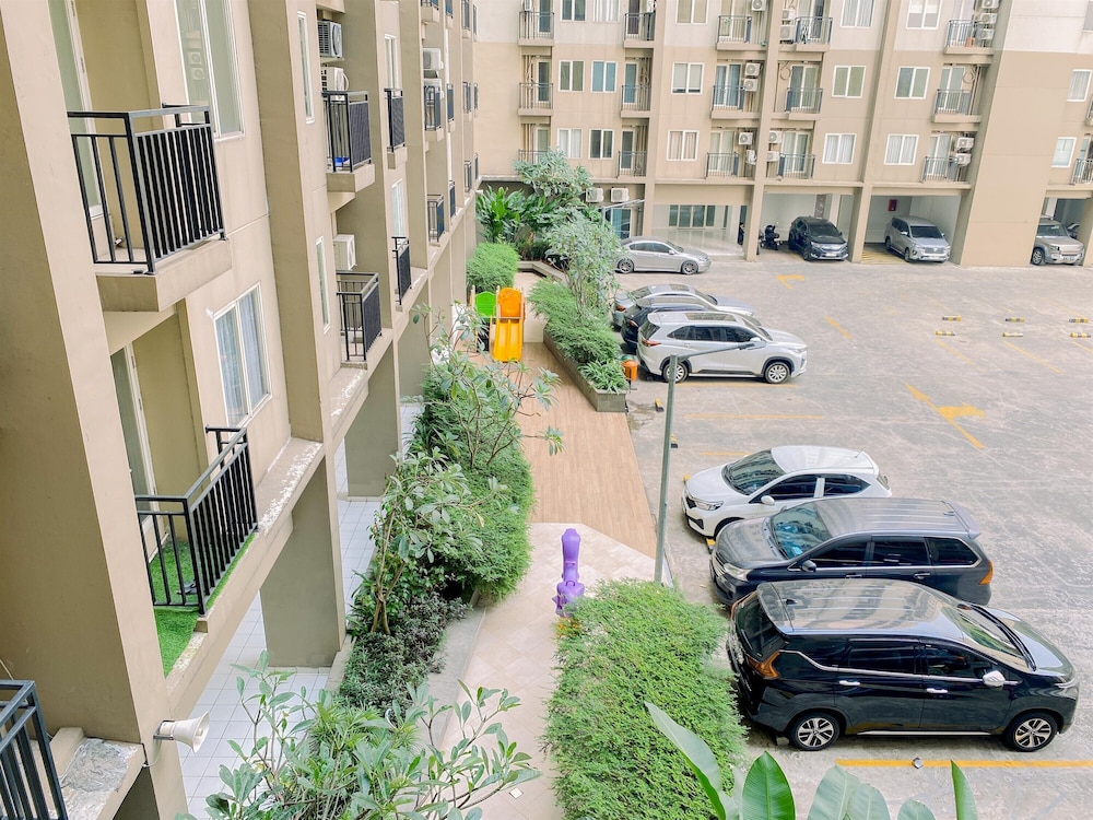Good And Cozy Studio At Podomoro Golf View Apartment