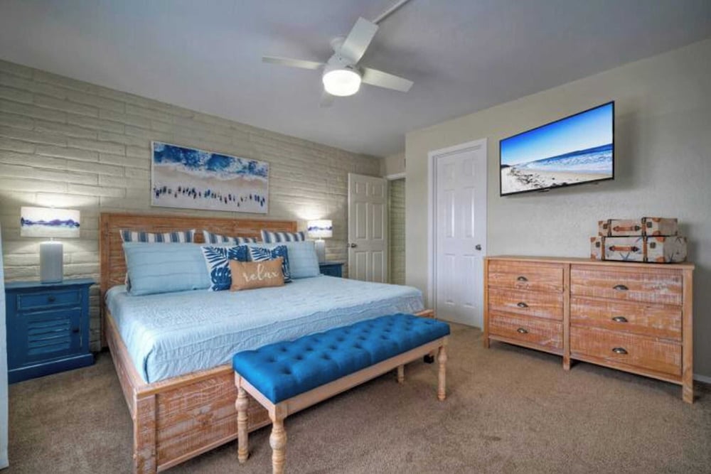 Sleeps 20 3 Condos w/ Beach Access, Pool, Tennis Courts Sea Sands Complex