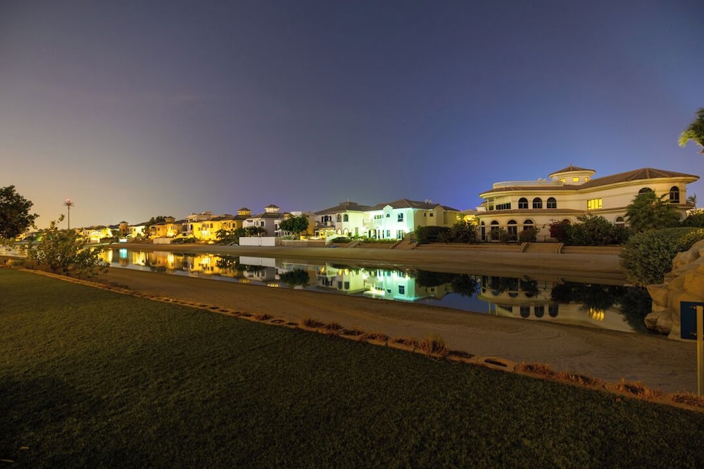 5BR M Private Villa Direct Beach Access