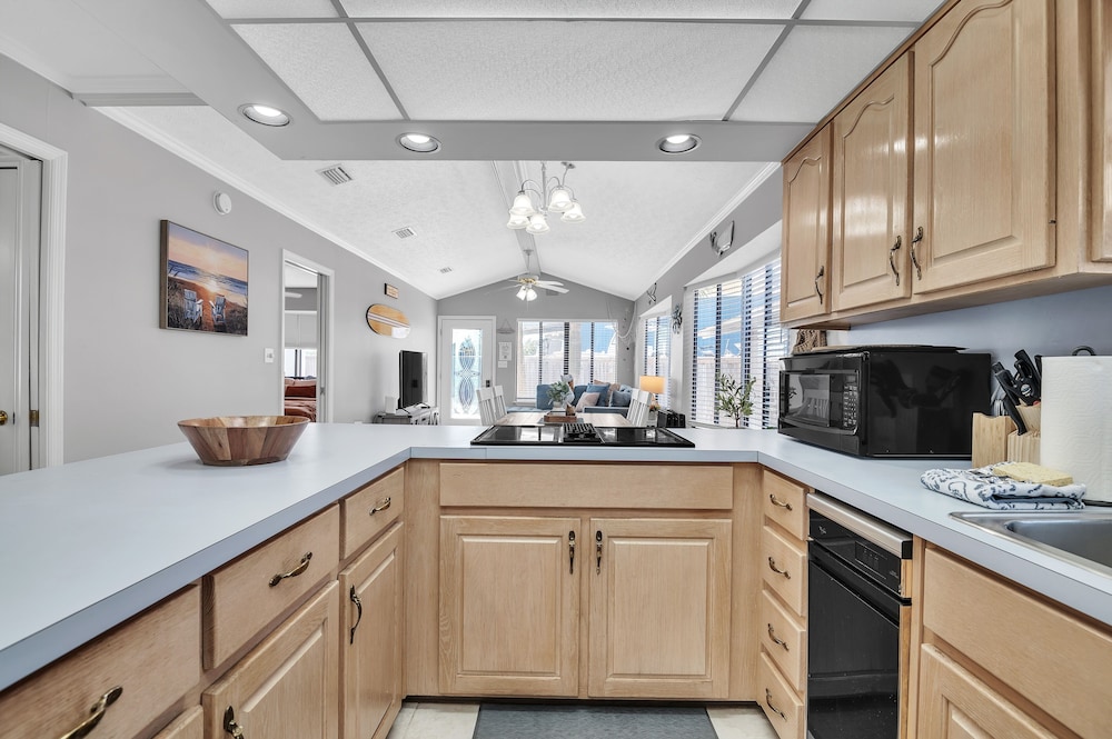 Spacious Home With Beach Access 3 Bedroom Home