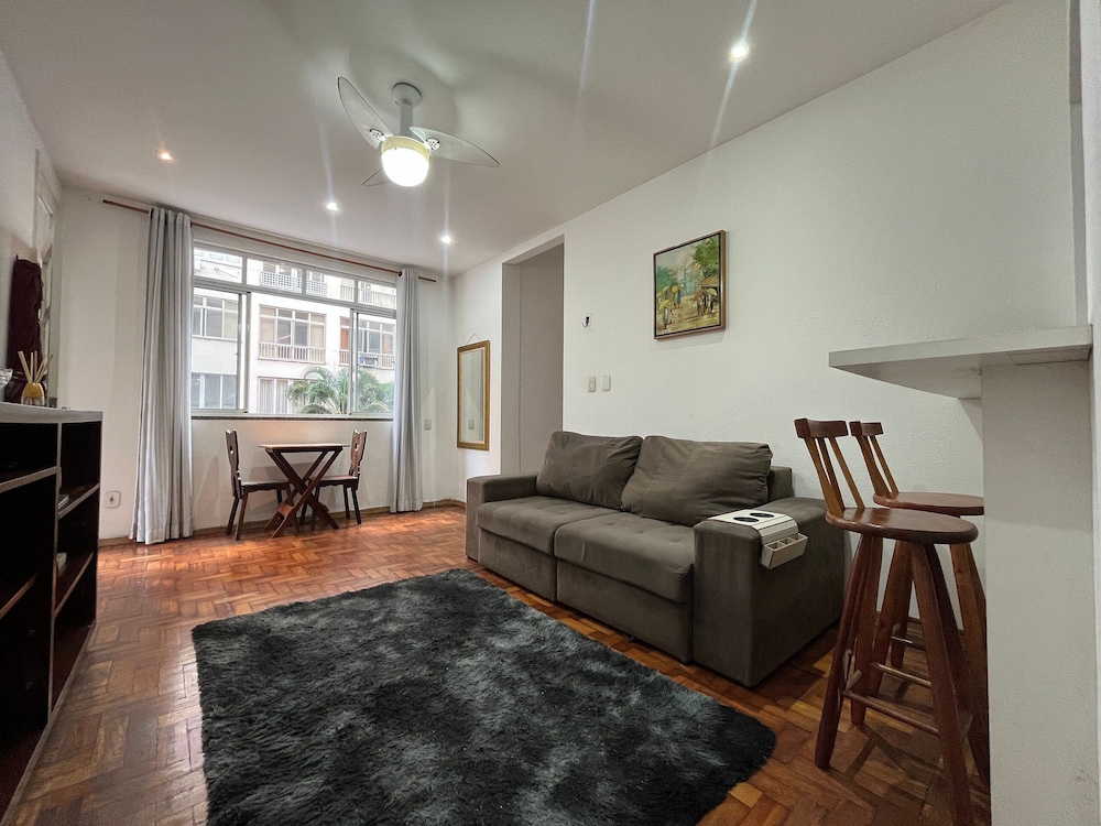 Spacious apartment on Copacabana beach