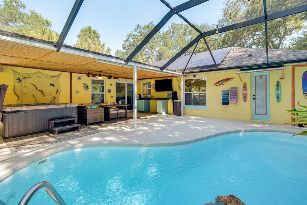 Private Backyard Oasis: Cocoa Family Home!