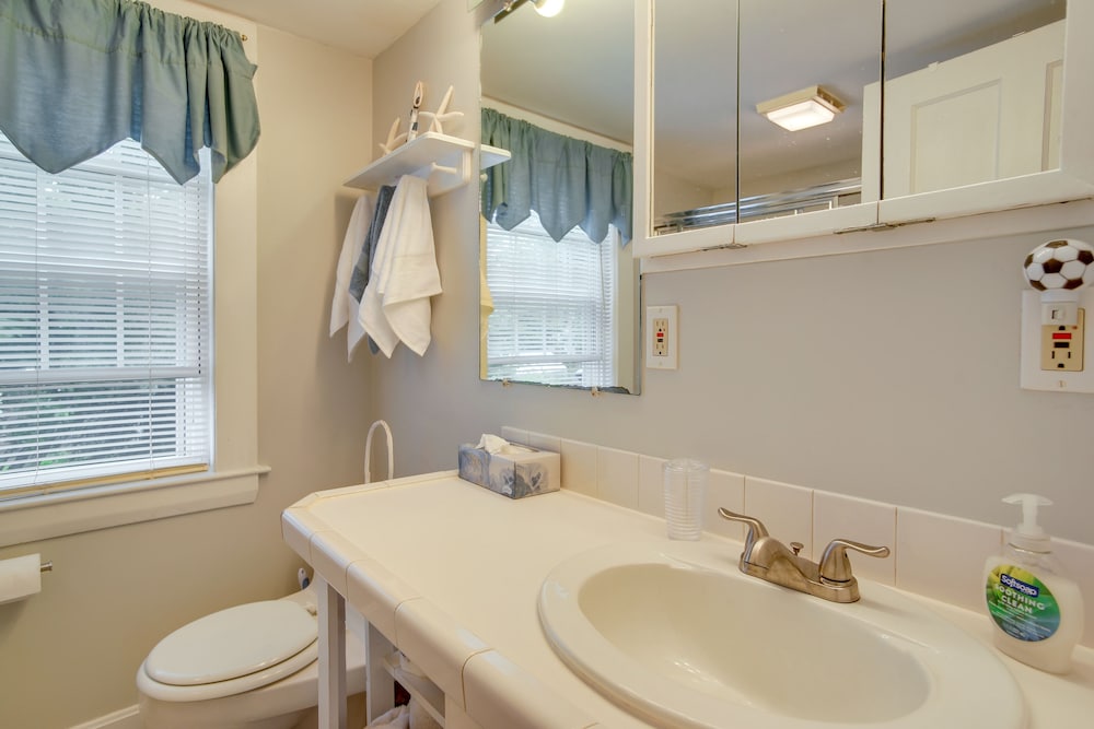 1 Mi to Marina: Hyannis Home w/ Furnished Deck