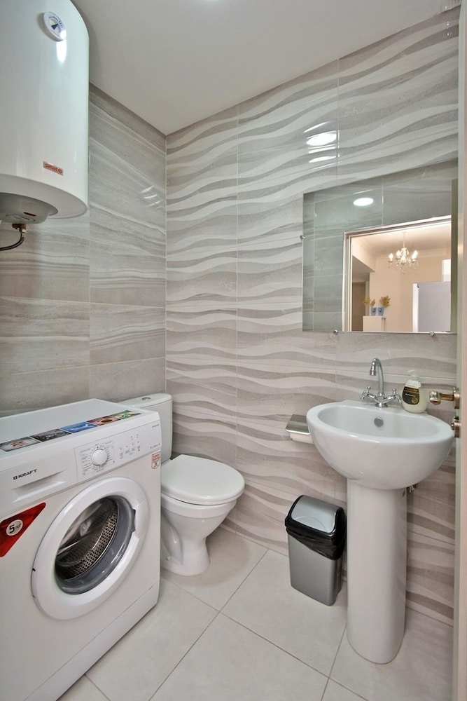 Apartment by Luxe Group MA331