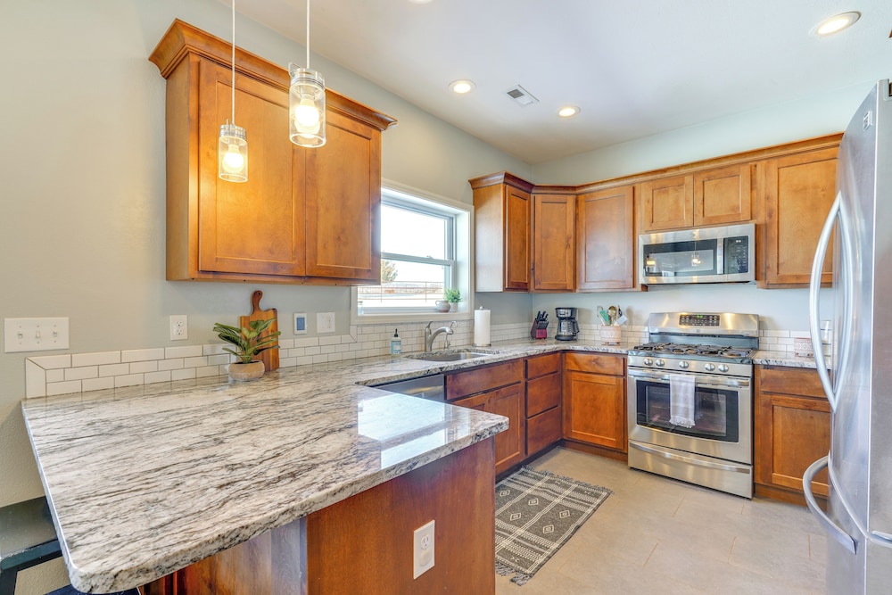 Mtn-view Hideaway w/ Wood Stove in Pueblo!