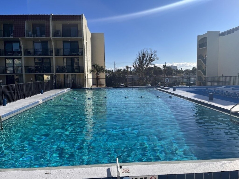 Vantage Pointe 138 - Condo Across The Street In Daytona Beach 1 Bedroom Condo