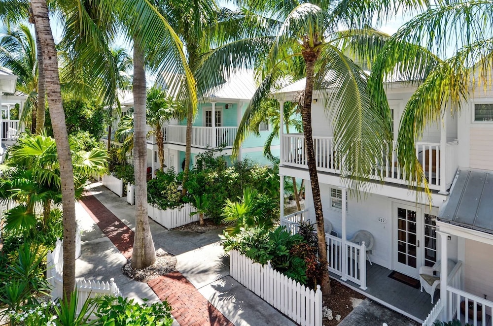 Breezy Bungalow by Avantstay Close 2 Zachary Taylor State Park & Beach w/ Shared Pool Week Long Stays view 4