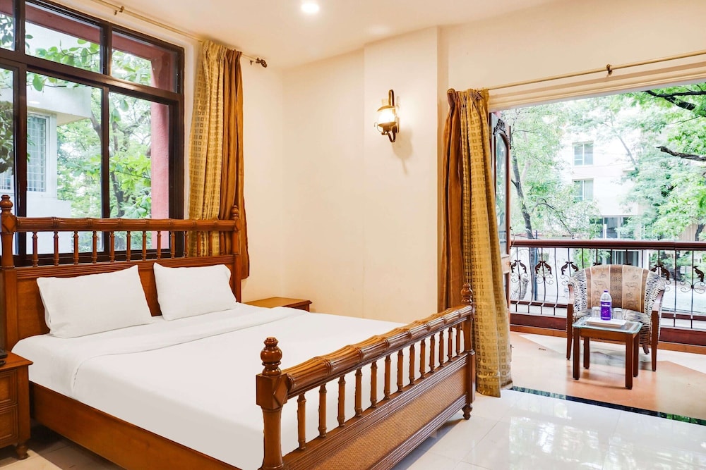 Premium Stays Near Fergusson College