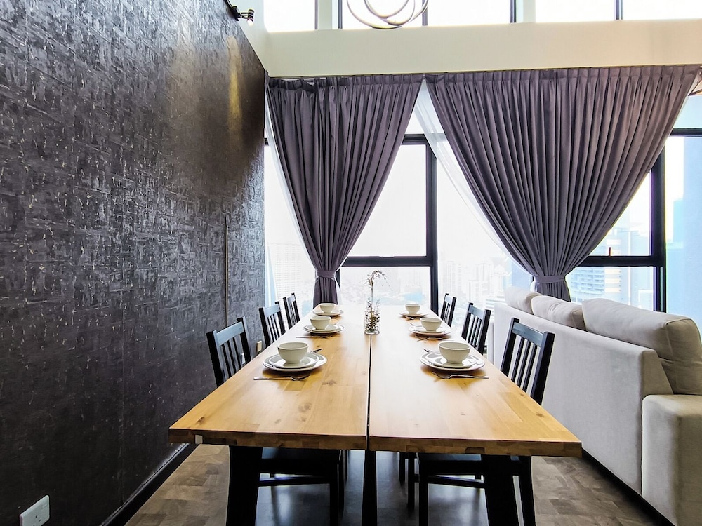 Expressionz Suites by Manhattan Group