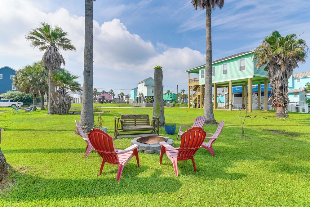 Walk to Beach: Galveston Family Getaway w/ Patio