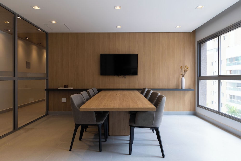 Modern with Air Conditioning and Pool