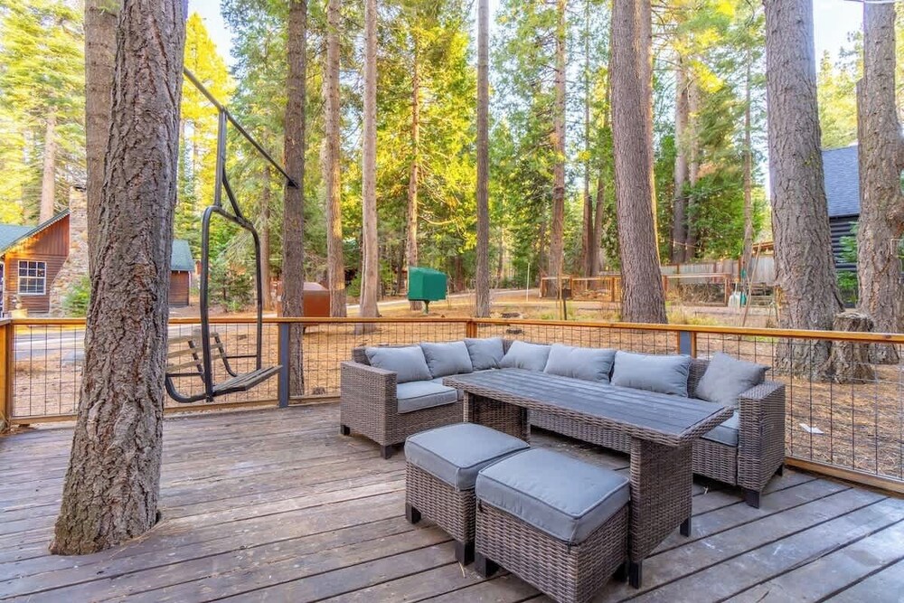 Cozy Tahoma Cabin in the Pines Sleeps 6 + Pets