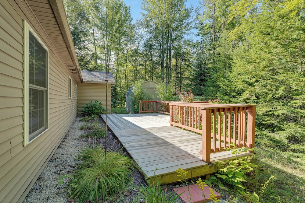 4 Mi to Long Lake! Secluded Haven w/ Fenced Yard