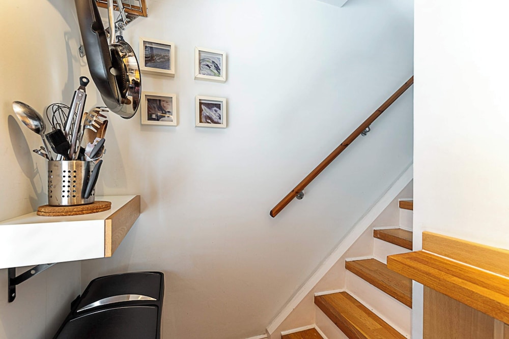 Charming One-bedroom Gem in Earls Court