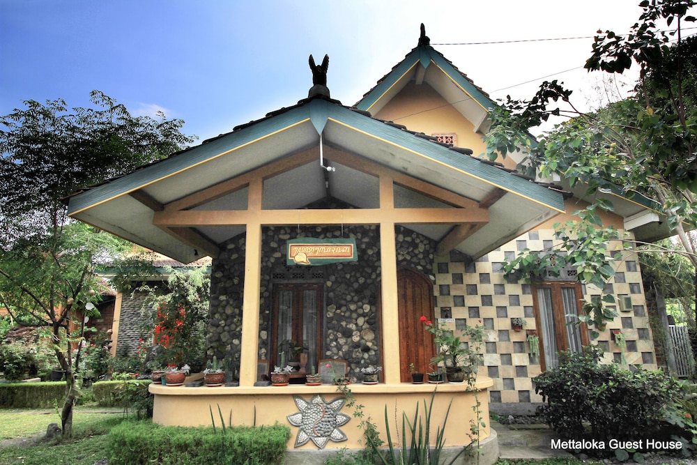 Mettaloka Guest House and Art Space