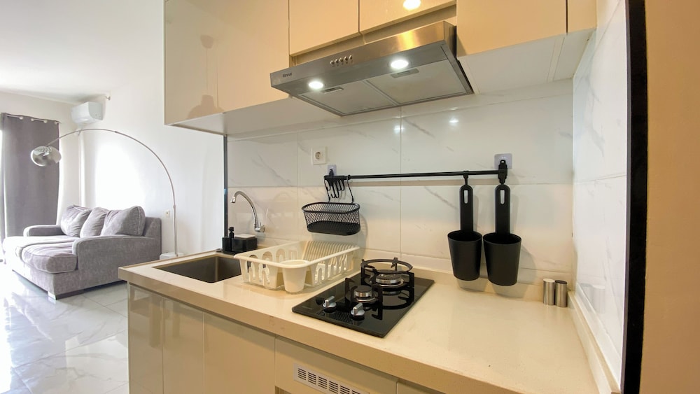 Luxury 2Br With Working Room At Sky House Bsd Apartment