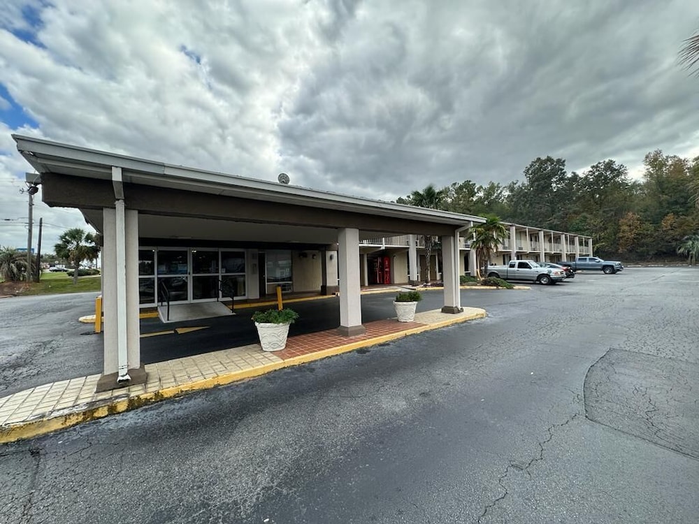 Milledgeville Vacations - Heritage Inn Milledgeville GA - Property Image 1