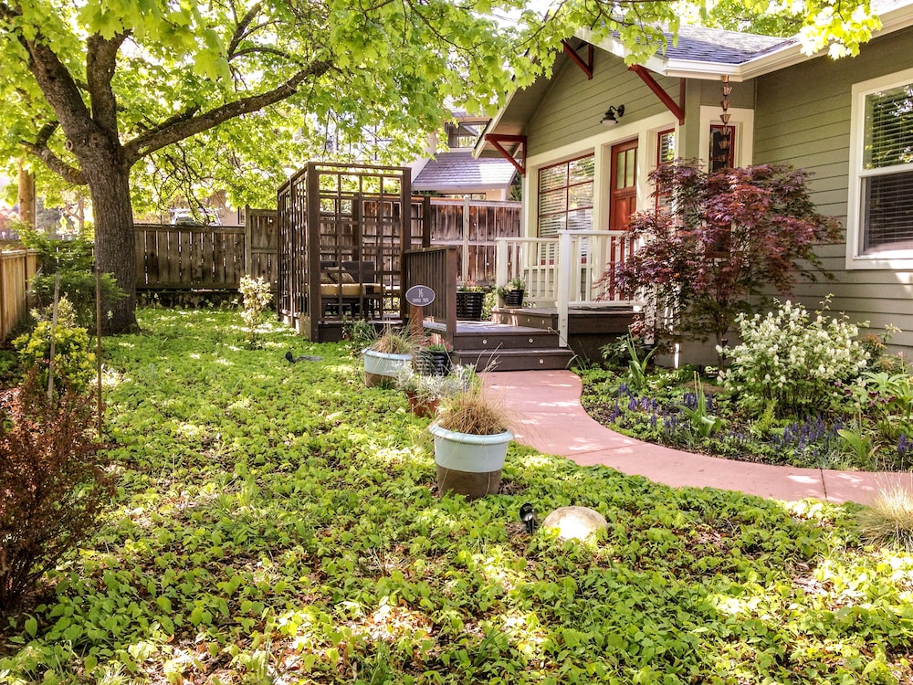 Ashland Vacations - Palm Cottages - Property Image 12