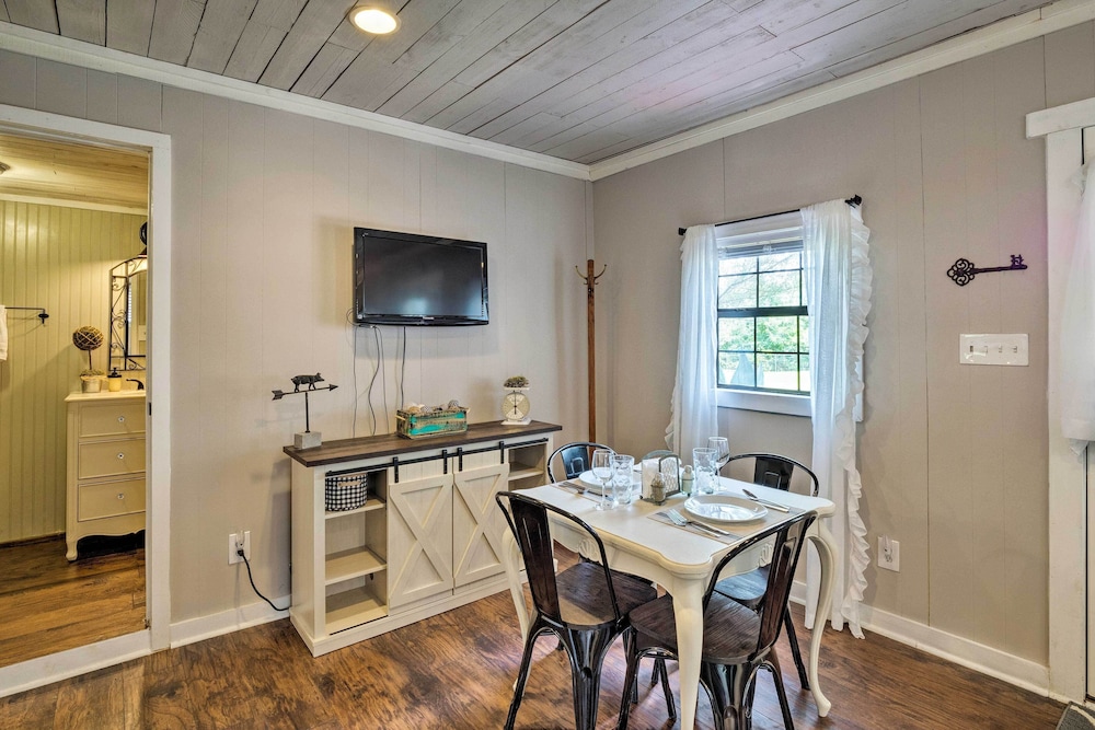 Charming Lake Travis Cottage 20mi to Dtwn Austin - Property Image 9