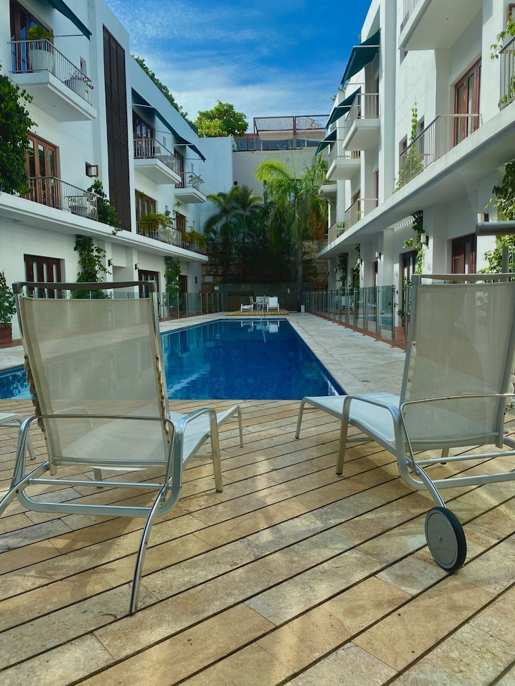 Luxury Apartment– Private Pool & Rooftop Jacuzzi
