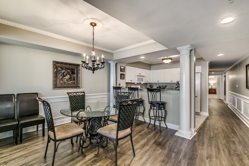 South Wind 301 4 Br condo by RedAwning