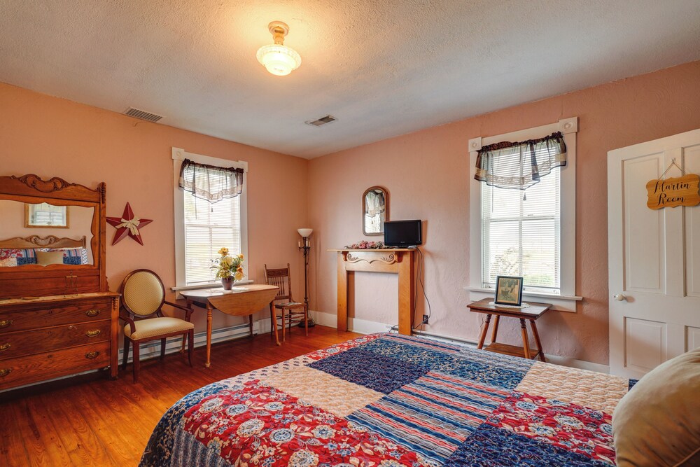 Spacious Owensville Getaway w/ Winery On-site! view 2