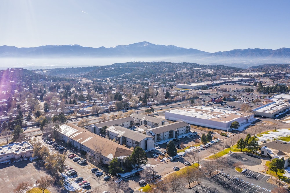 2 BD Value-stay Dog-friendly! view 5
