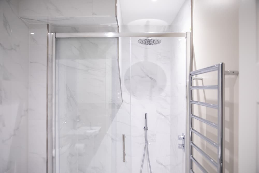 Gulaid House Knightsbridge by Bob W London