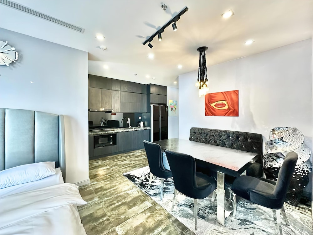 Vinhomes Metropolis by Emily in Town