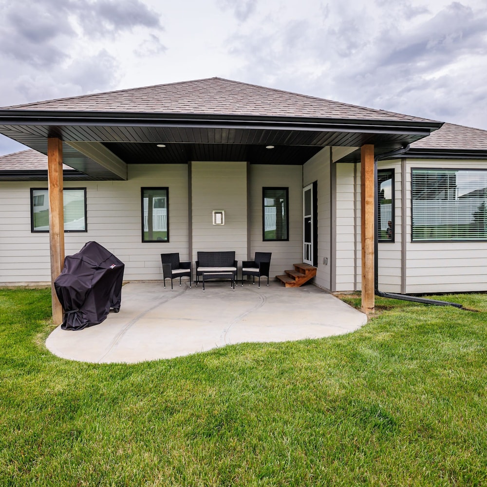 Luxury Retreat Modern 5BR Ranch in Bennington