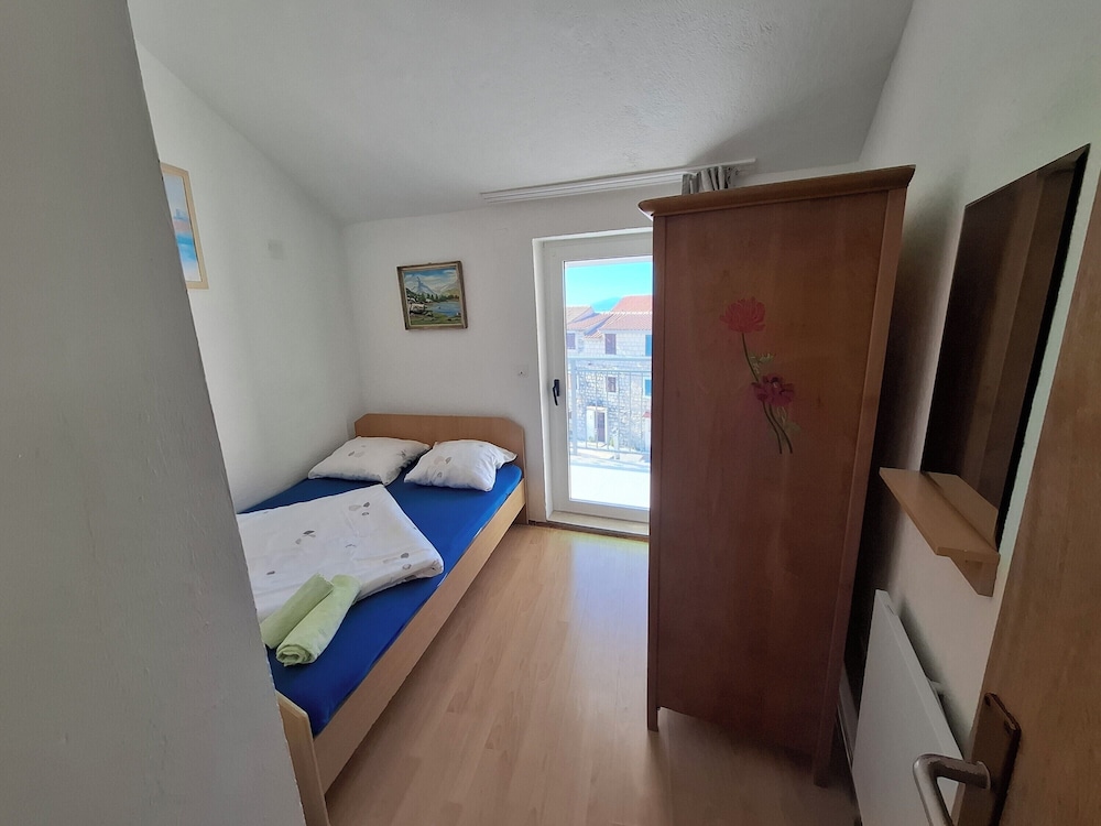 Apartments Kastilac with sea view