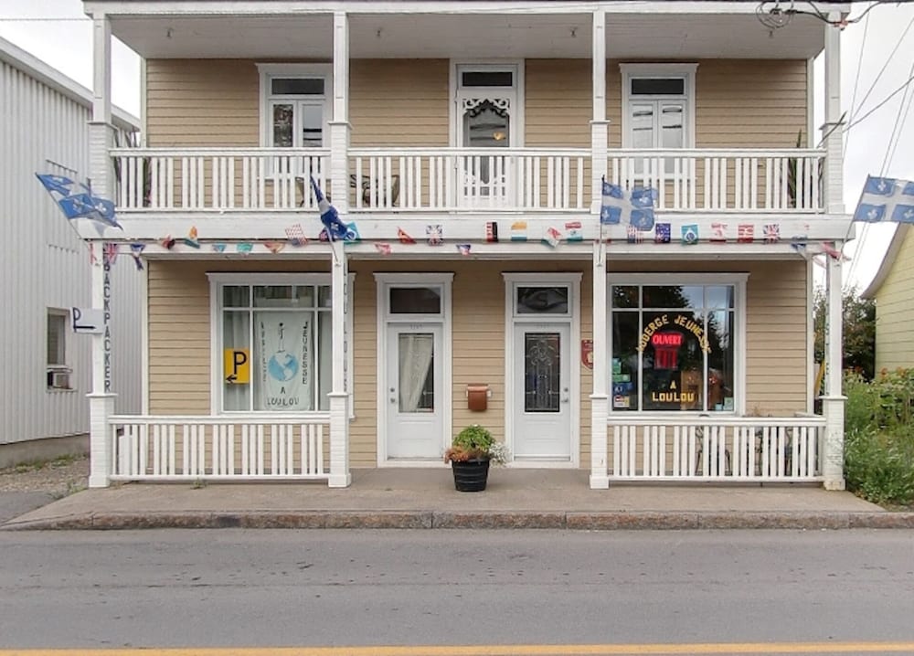 Levis Vacations - Auberge Jeunesse LouLou's Backpacker Hostel - Property Image 26