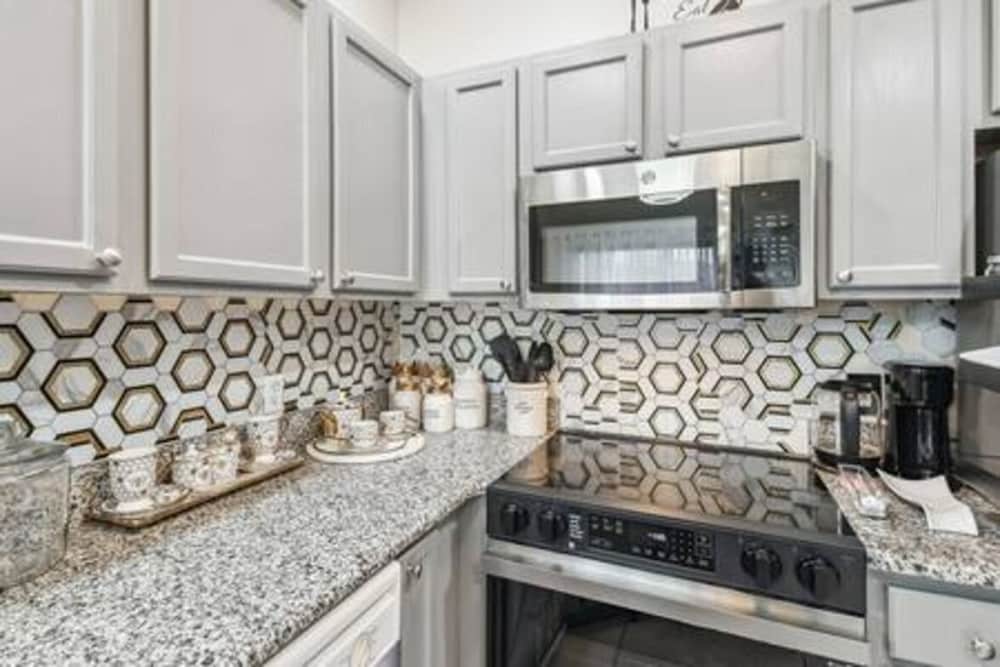 Lake Berkley 4BR Villa - Near Disney & Pool