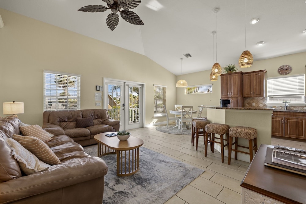 241 Oasis Pearl: 3br Pool Home! 3 Bedroom Home