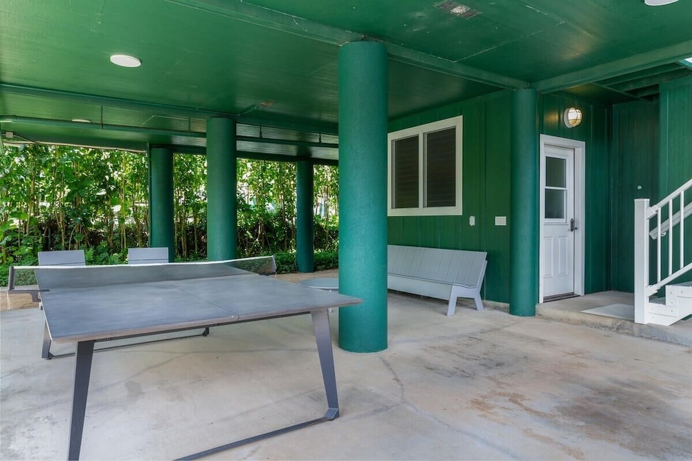 Camp Alealea 1 3 Bedroom Home by RedAwning view 5