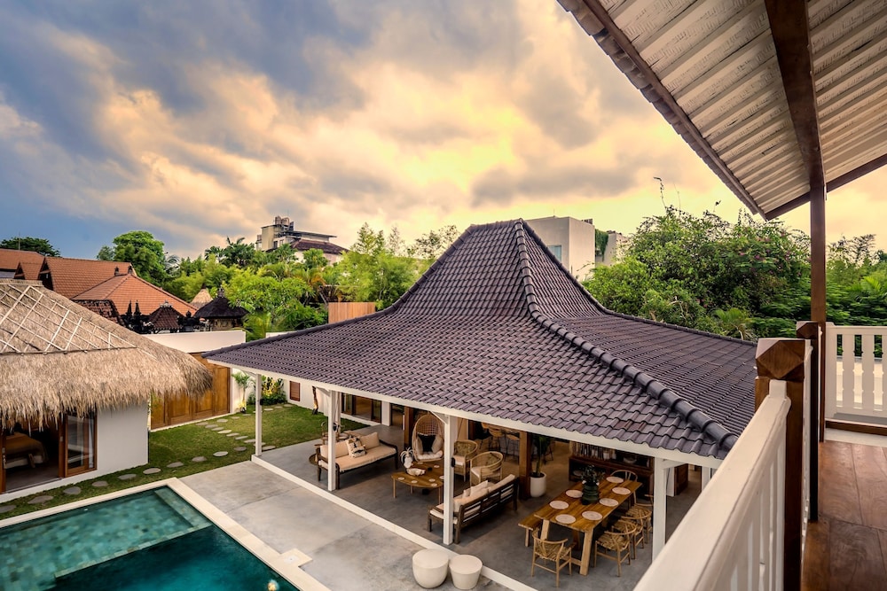 Villa Folie by Alfred in Bali - New 5bdr Dream Villa in the Heart of Seminyak