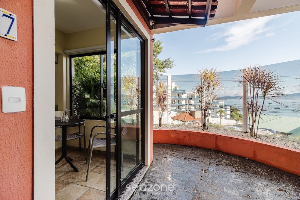 JOFs Apartamentos c Piscina e Vista Mar