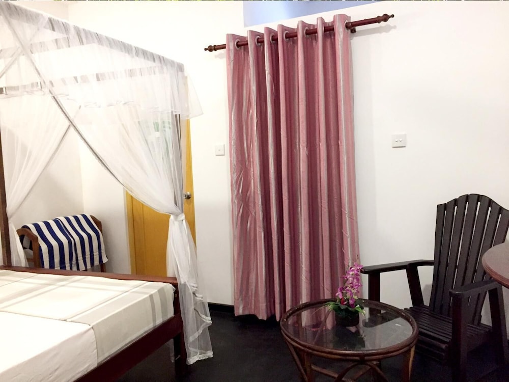 Damith Tourist Inn