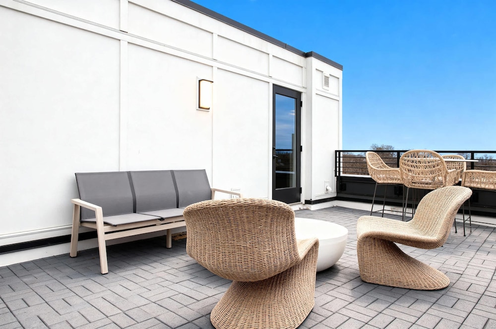 Nashville Escape With Skyline Deck and Hot Tub