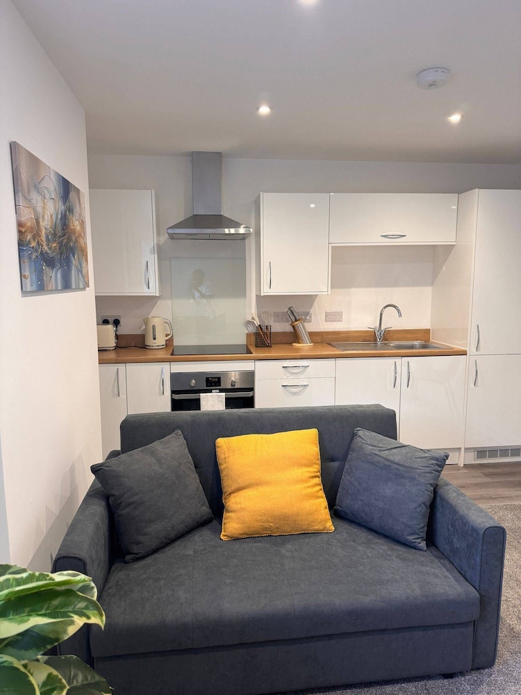 Hull 1-bed Apt, Sleeps 4 With Wi-fi