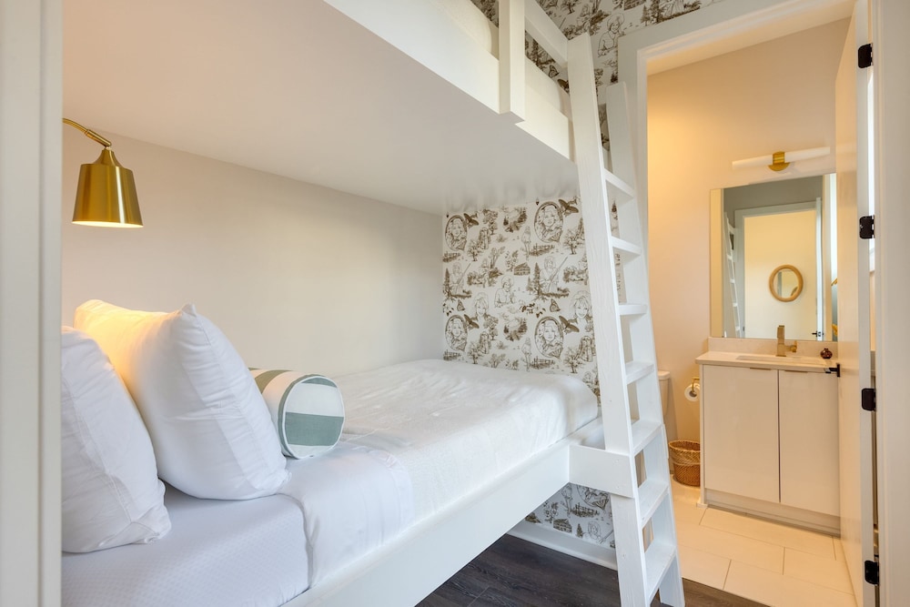 98 Degrees by Avantstay Covered Balcony Lounge Newly Built 4bdr Home