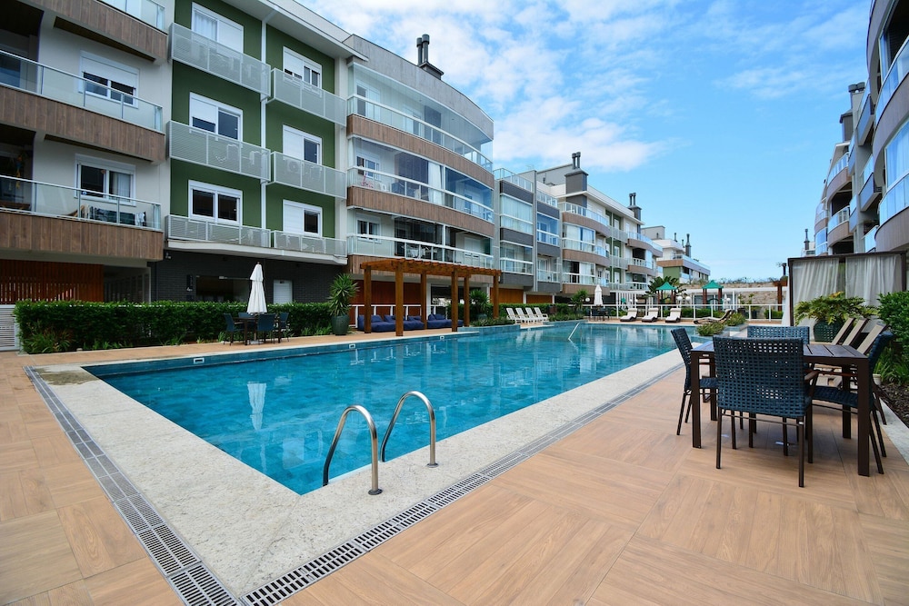 SunClub-300 metros da Praia do Campeche