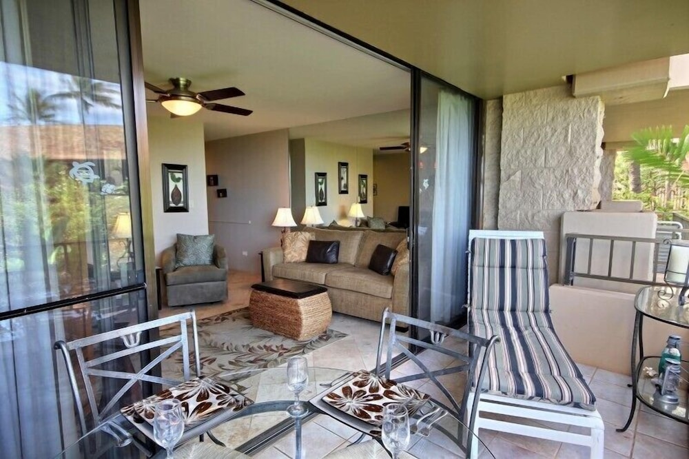 Paki Maui #109 1 Bedroom Condo by RedAwning